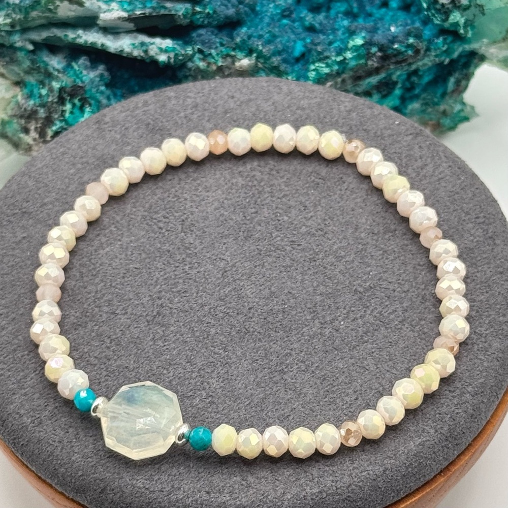 🩵REFINED Turquoise Pineapple Quartz Glass Stretch Bracelet🩵